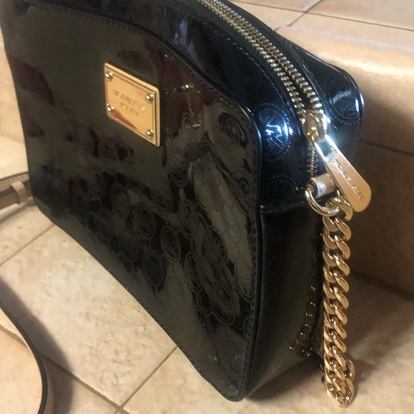 Michael Kors crossbody- only used once - Picture 4 of 4